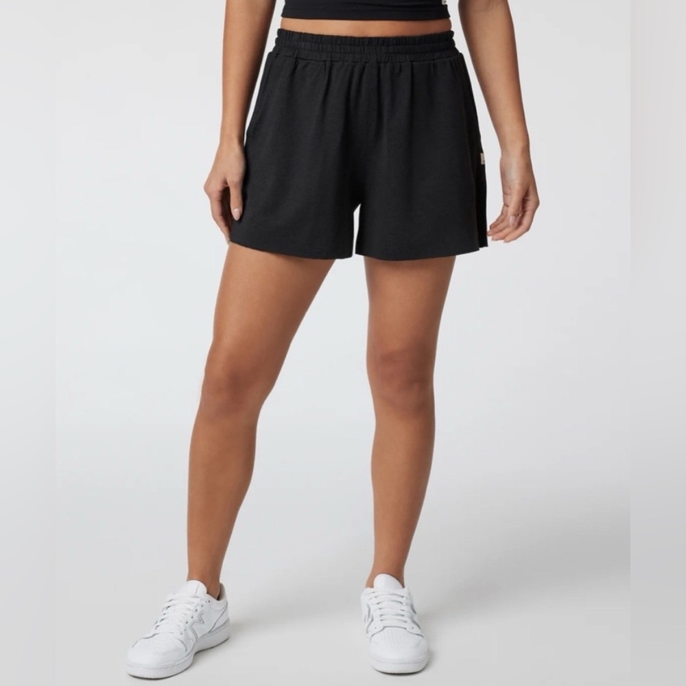 Vuori Boyfriend Shorts in Black